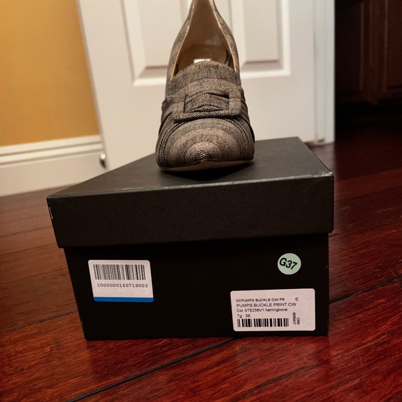 Shoes - Picture 5 of 5